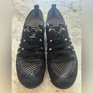 Nfinity night flyte cheer shoe youth 2